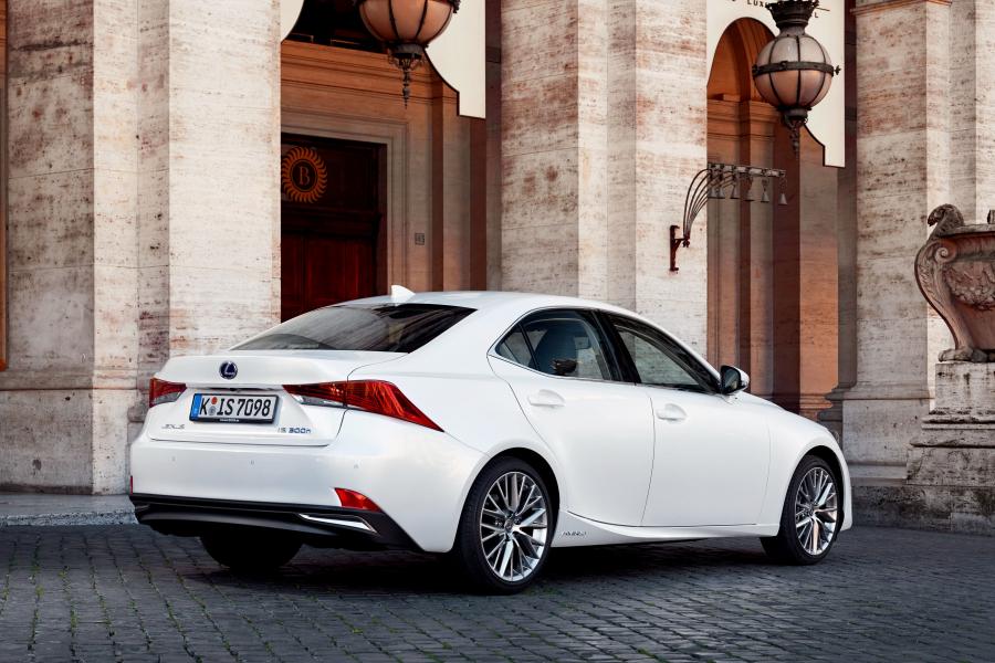  Lexus IS300h 2016 года  (WW) (фото 22 из 28)